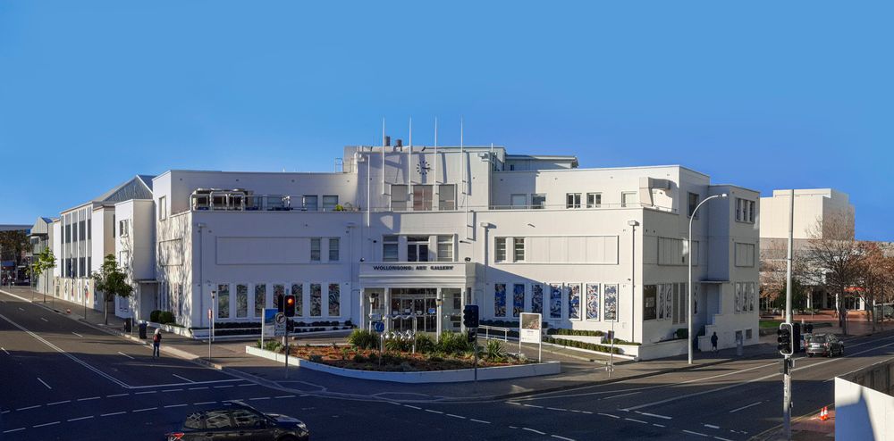 Wollongong Art Gallery removes Sredersas plaque post image