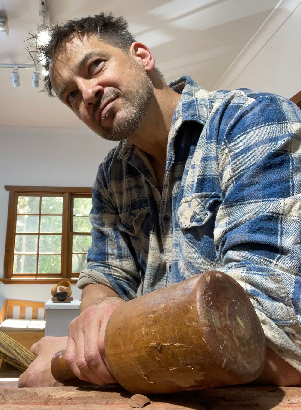 Q&A with wood sculptor Hape Kiddle post image