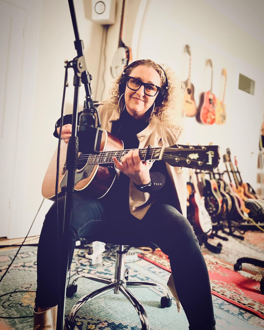 Song tackling domestic violence takes Wollongong musician Tania Nichamin to top of the charts post image