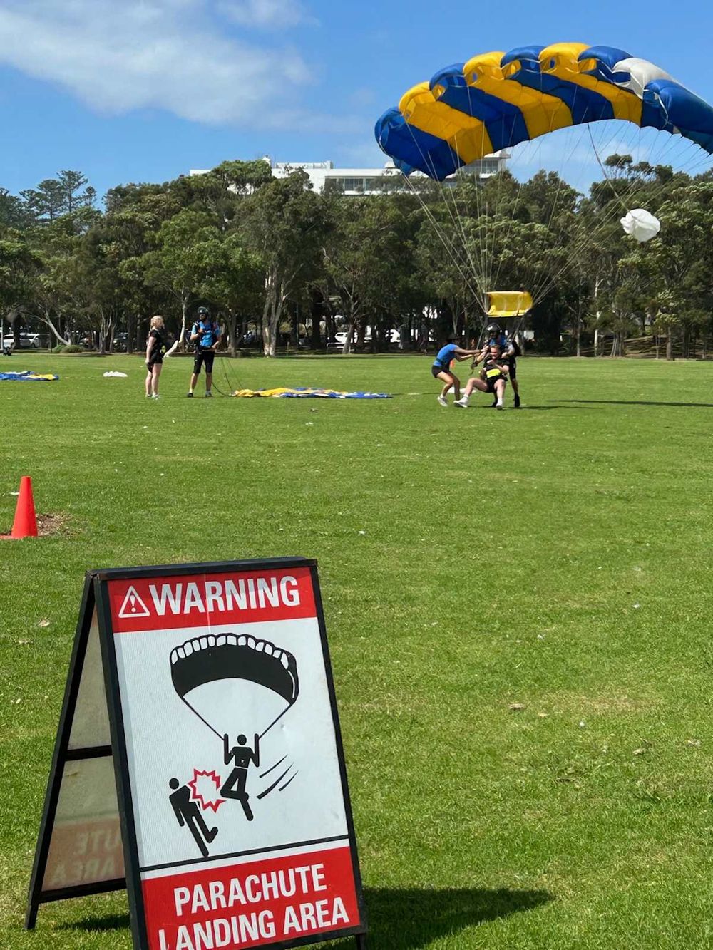 Lord Mayor says skydiving at Stuart Park is here to stay and financially 'what's in the past, is in the past' post image