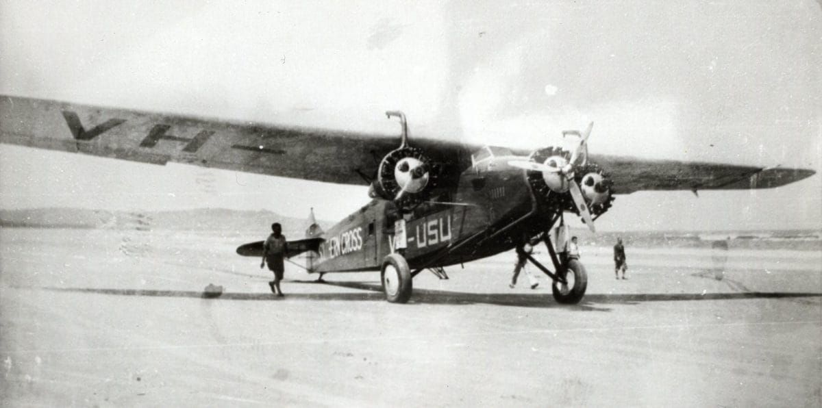 Presentation to honour aviation pioneers at HARS post image