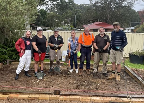 Volunteers put up pergola for  gran who lost her home in fire post image