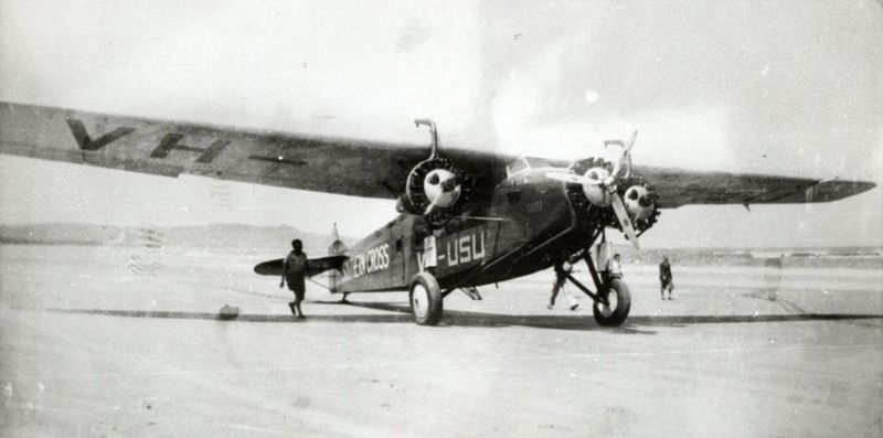 Presentation to honour aviation pioneers at HARS post image