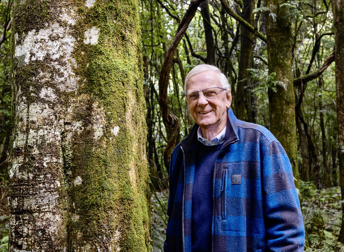 Former Kiama mayor reenergises vision for iconic escarpment walk to rival anything in the world