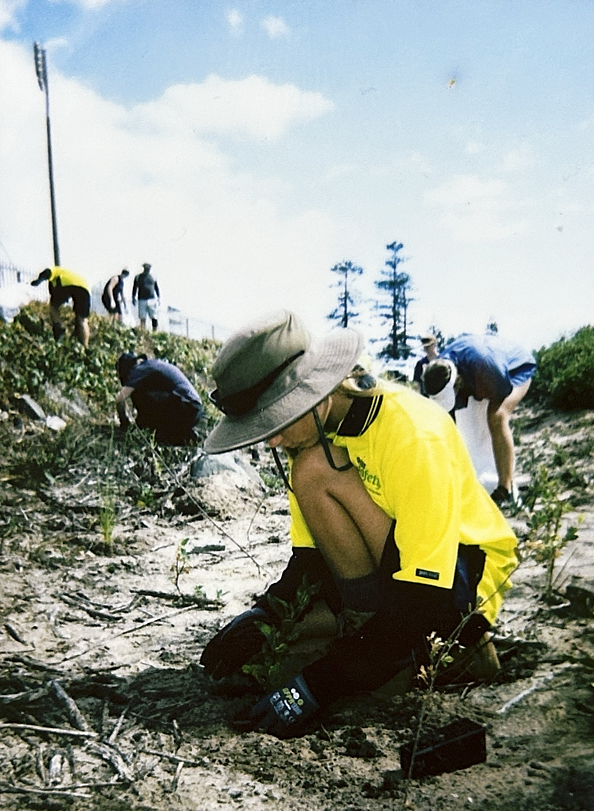 Yours & Owls greening program brings young crowd to Bushcare