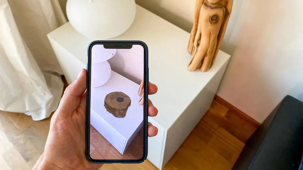 Augmented reality fashion shopping experience on mobile - The Inspiration Space