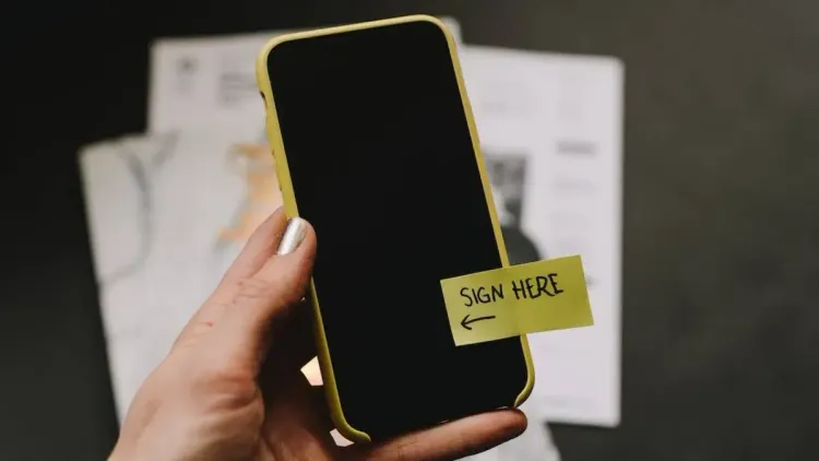 Professional email signature with compelling call-to-action - The Inspiration Space