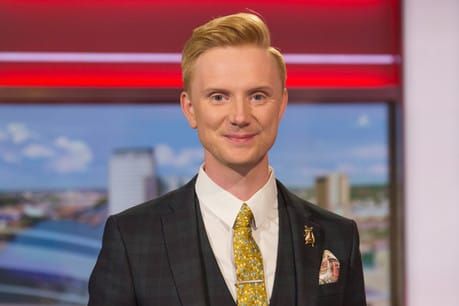 #GIForecast and selfie-style updates: reporting weather with mobile journalism