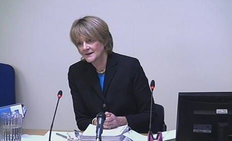 Buscombe expresses regret over PCC phone-hacking probe