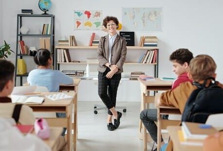 Building trust and engaging audiences: What can journalists learn from teachers?