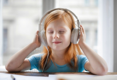 Four journalists experiment with kid-friendly podcast to inform under-12s about the news