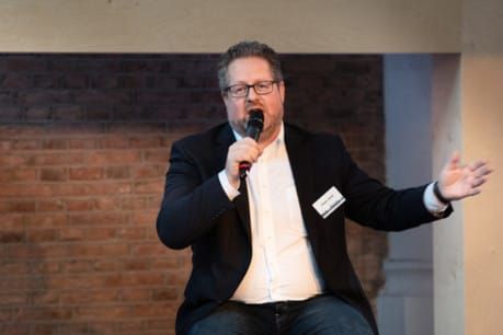 ‘Journalism is at risk because it is increasingly disconnected from society’