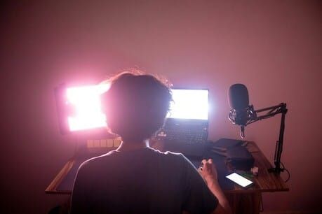 Tips to tailor pitches for written, audio and visual formats