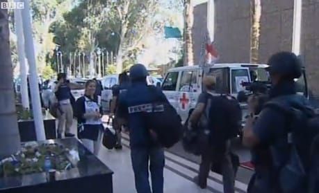 Trapped journalists leave Tripoli hotel after five days