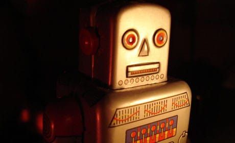 When news meets tech: algorithms or human editors?