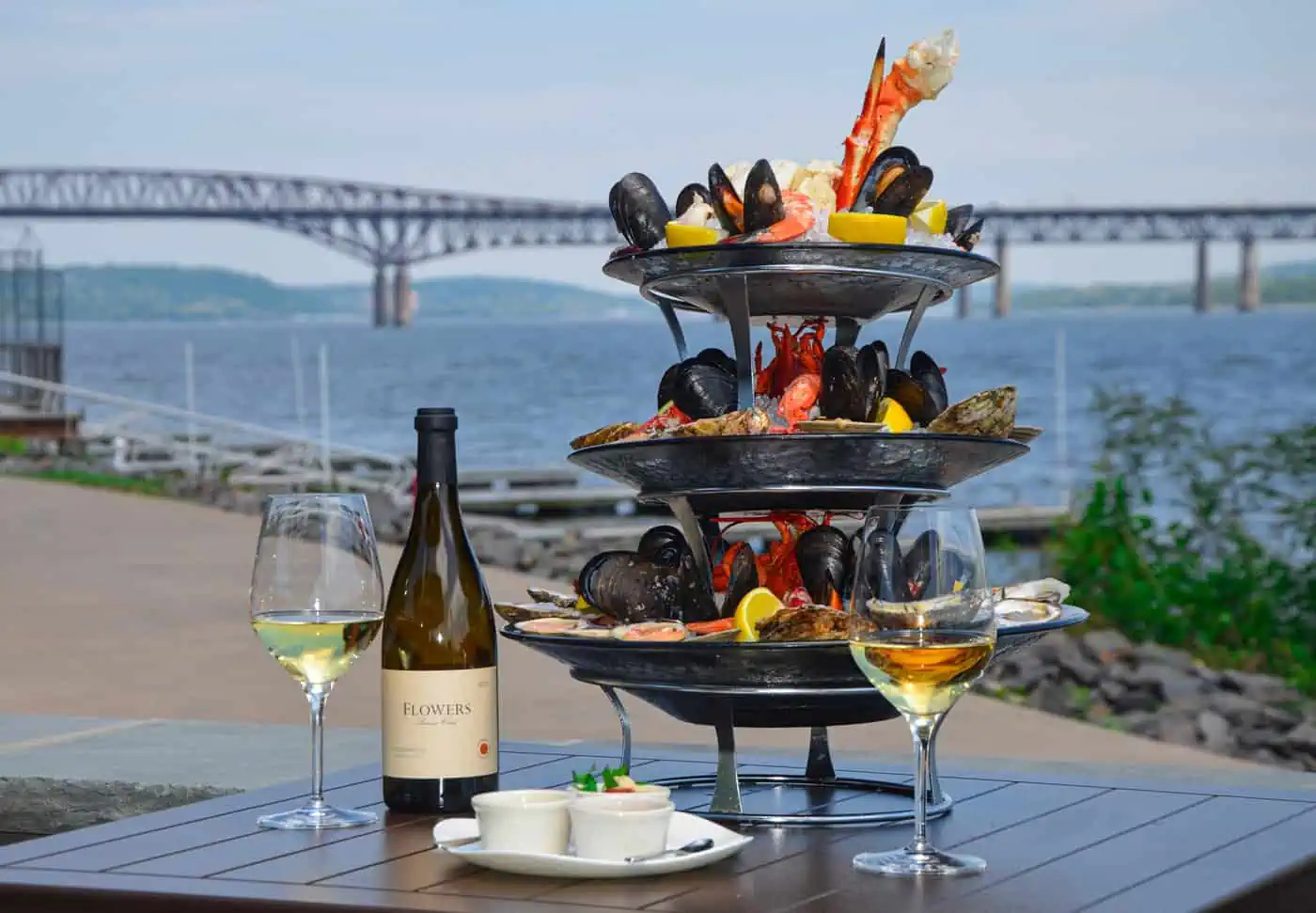 nycLife-blu-signature-shellfish-tower