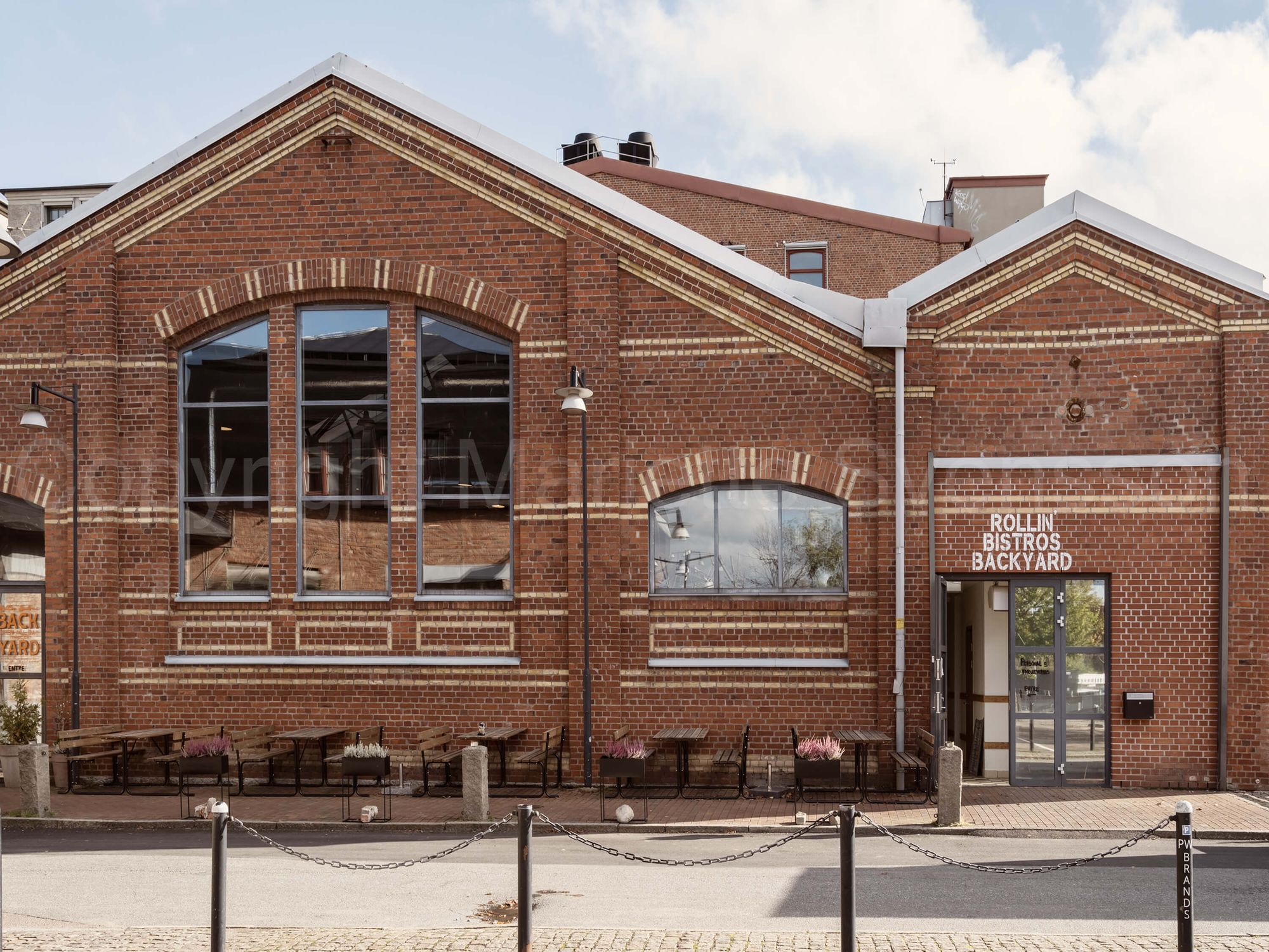 Rollin Bistros Backyard i rött tegel från utsidan