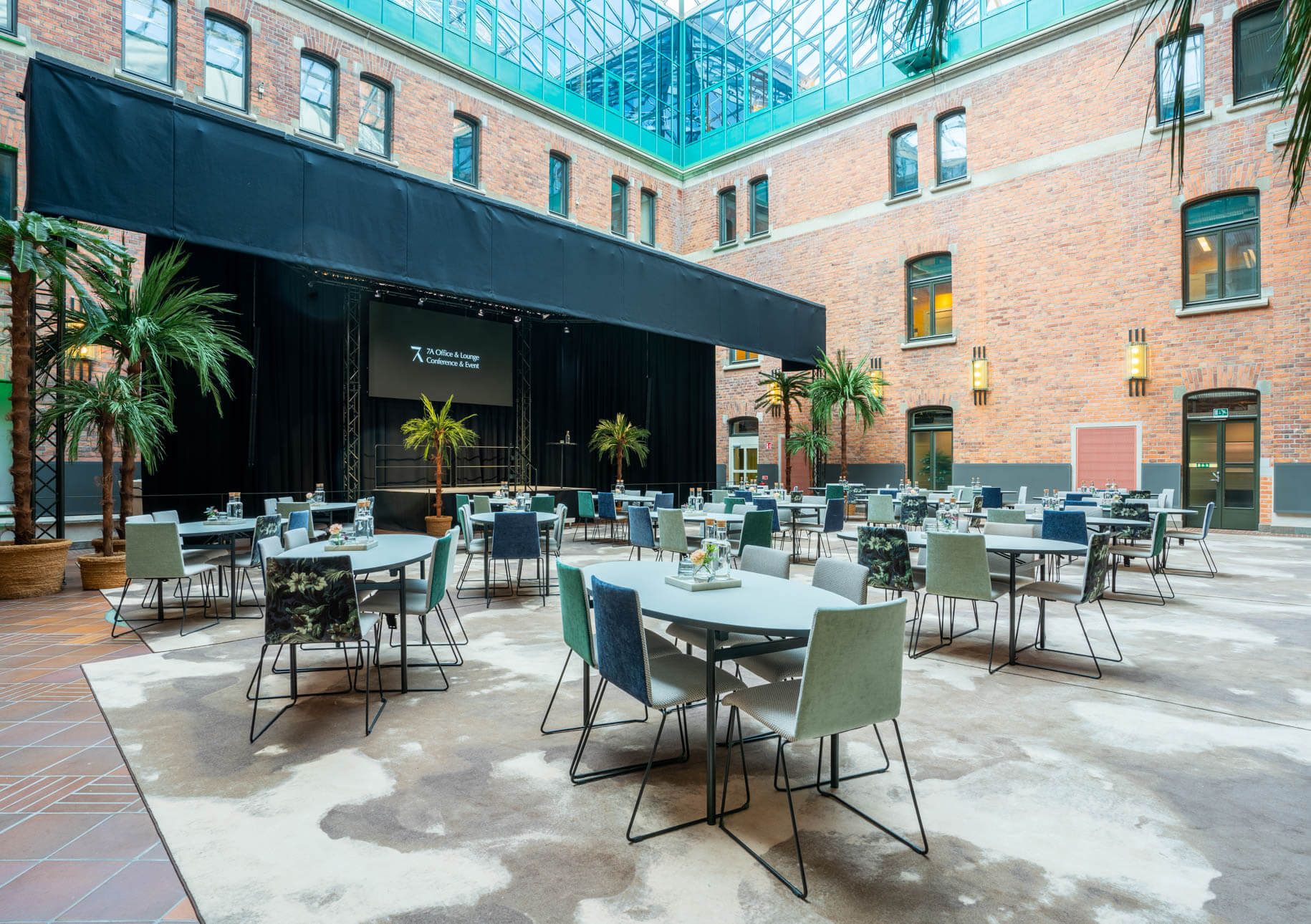 Den ljusa Palmsalen med heltäckande glastak