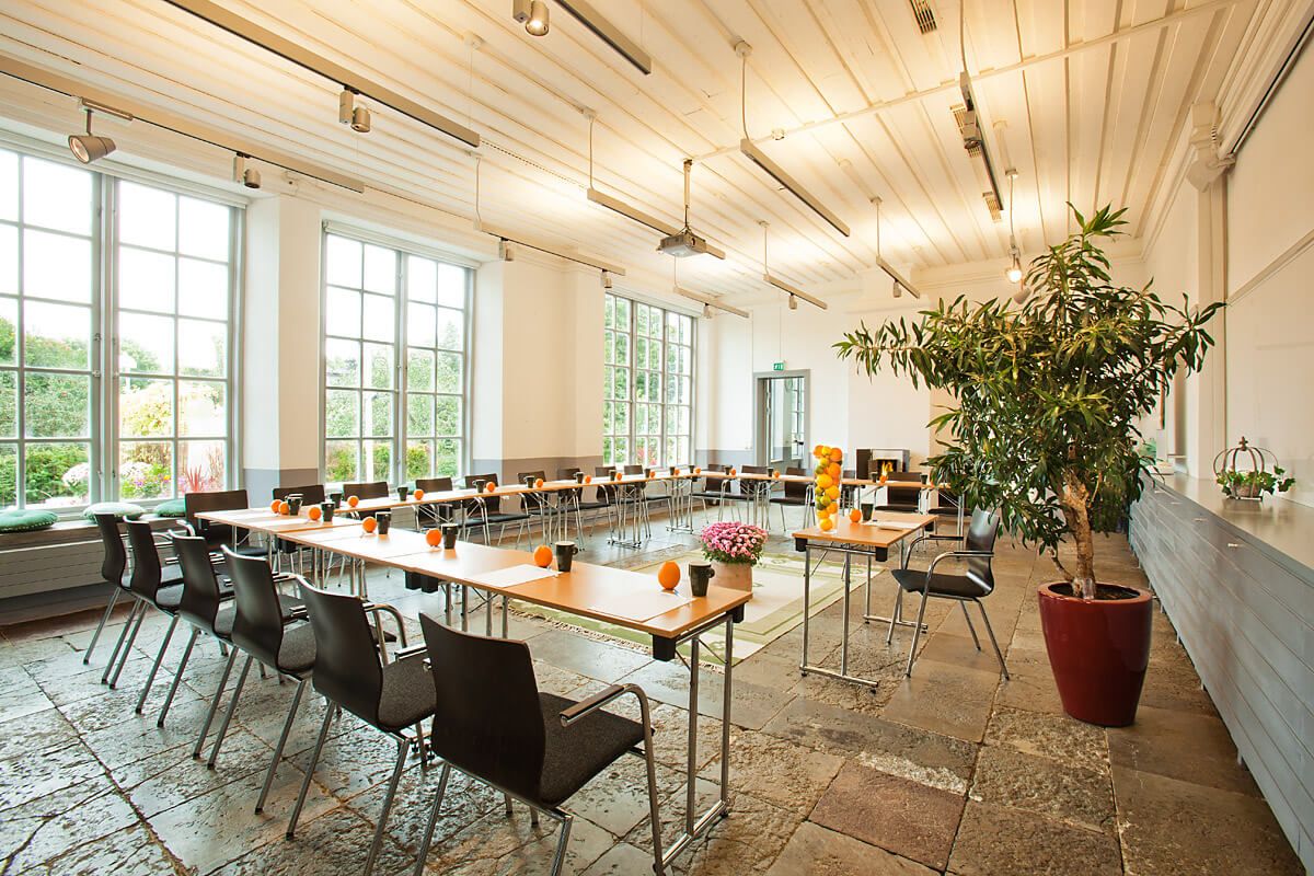 Ljusa eventlokalen Orangeriet med sina stora fönster