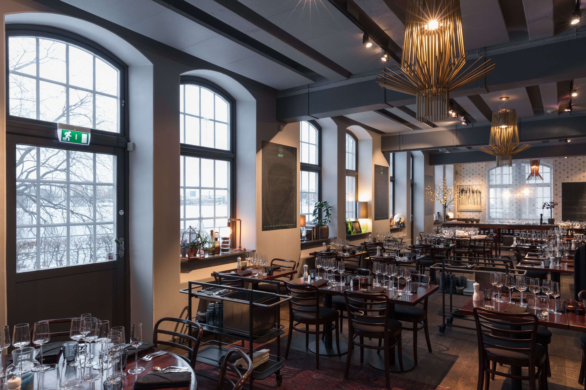 Mysig restaurang med utsikt över Mälaren