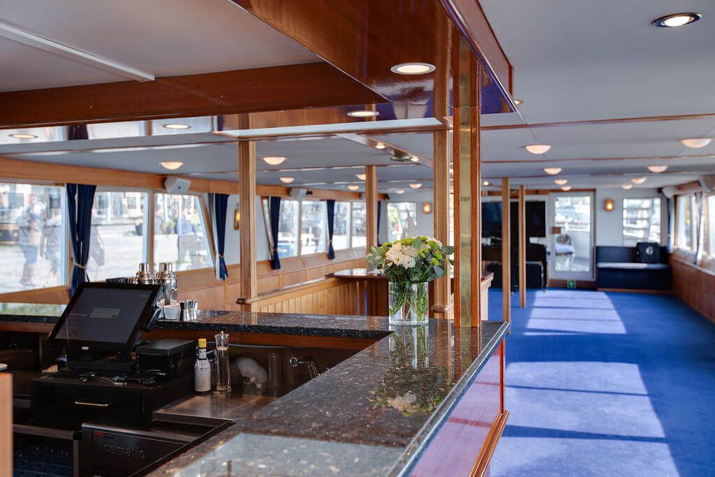 M/S Blue Charms ljus och fina festlokal ombord