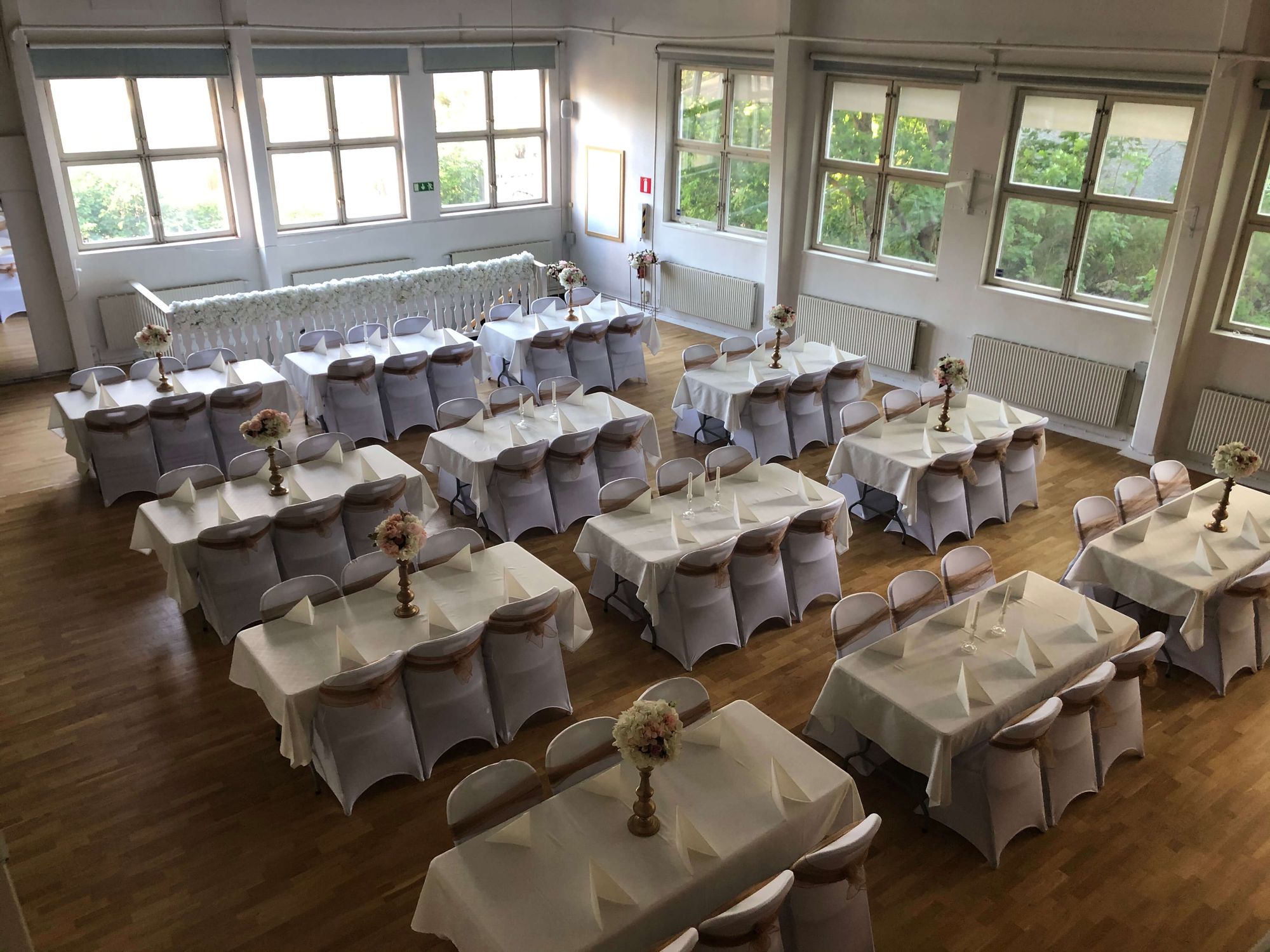 Festvåning i två plan med högt i tak och bra akustik hos Mälarhöjdens dansskola