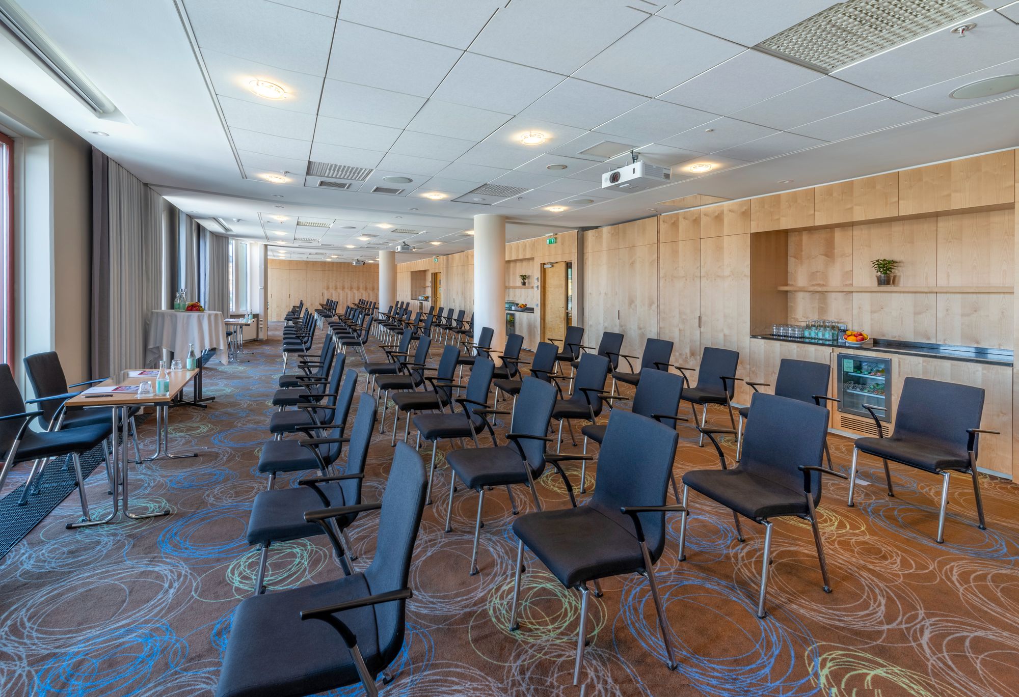 Stor och luftig konferenslokal på Hilton Stockholm Slussen