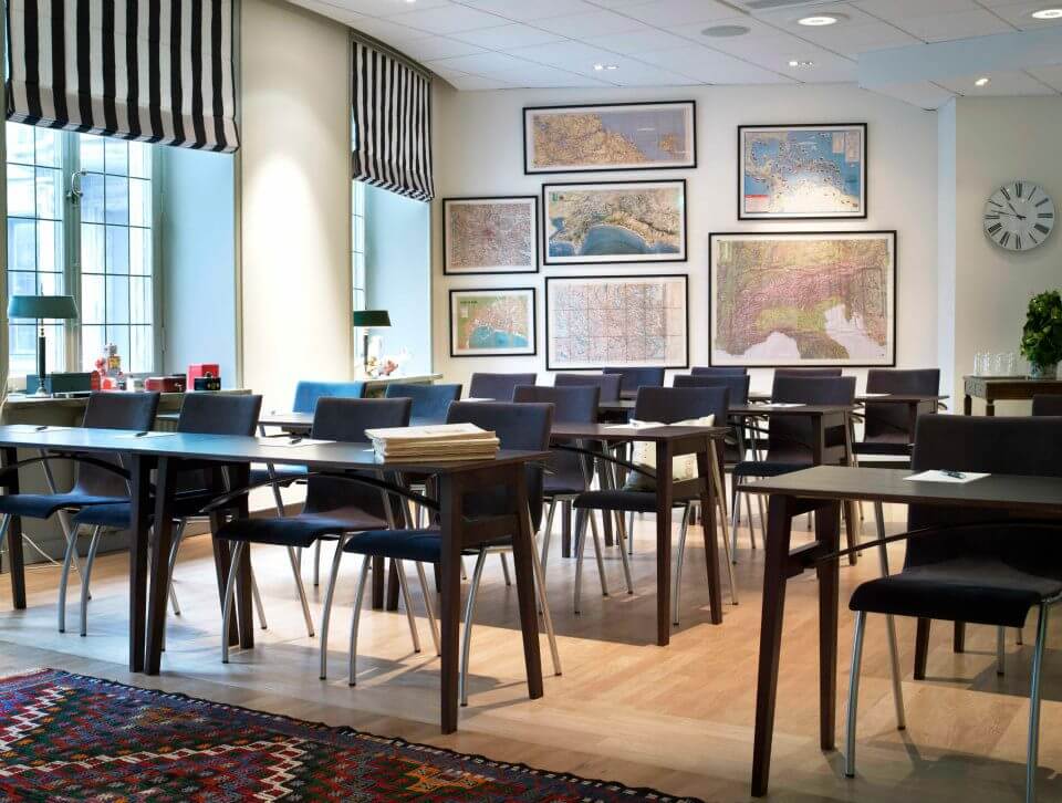 Modern konferensanläggning med mötesrum och konferenslokaler i alla storlekar