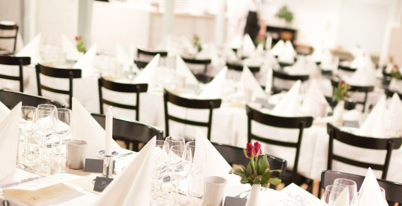 Värdshusets festvåning är ljus och luftig och utrustad med moderna bekvämligheter