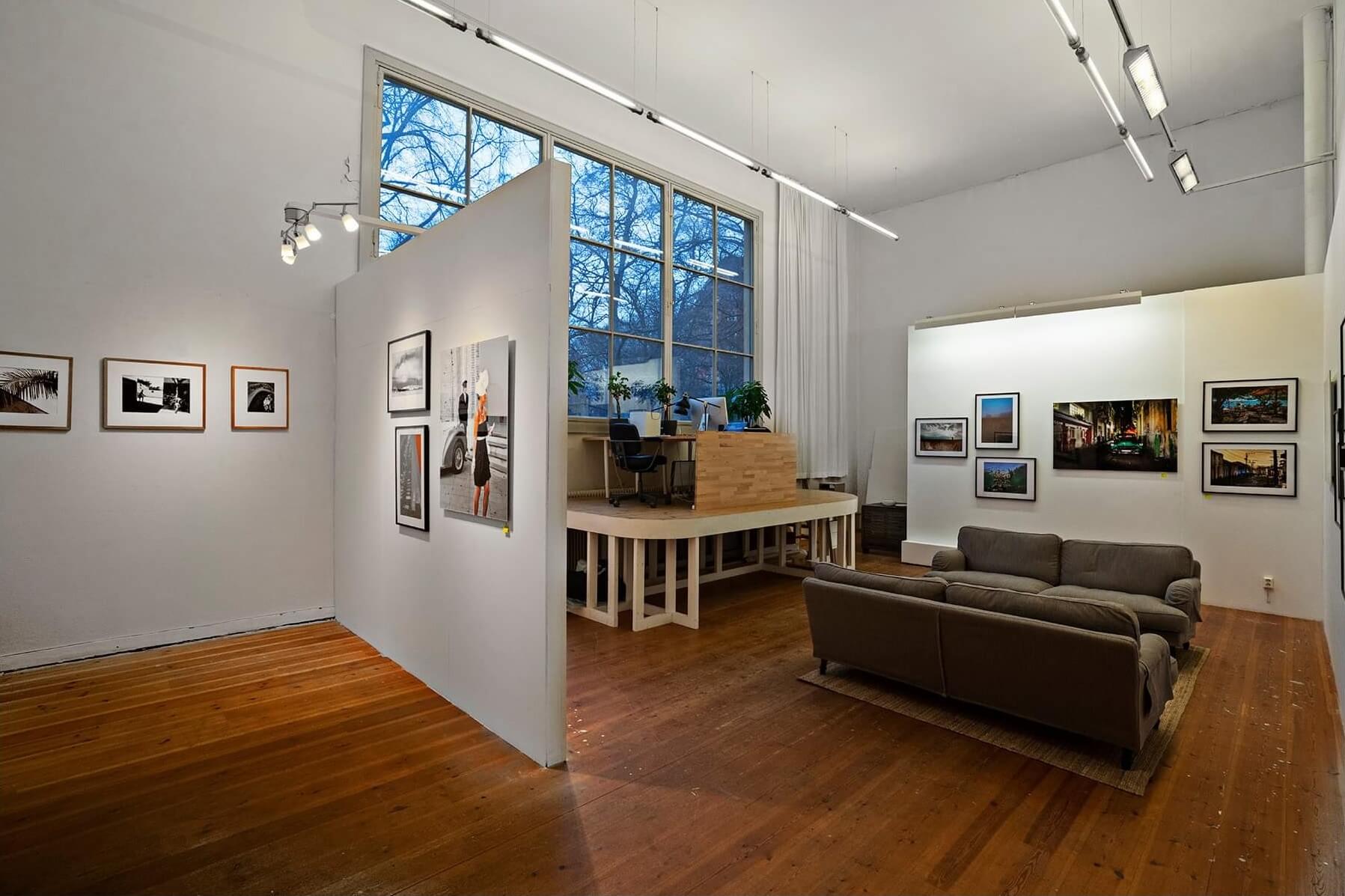 Bjud in till kräftskiva i en mysig ateljé med utsikt över Riddarfjärden och Stockholms inlopp