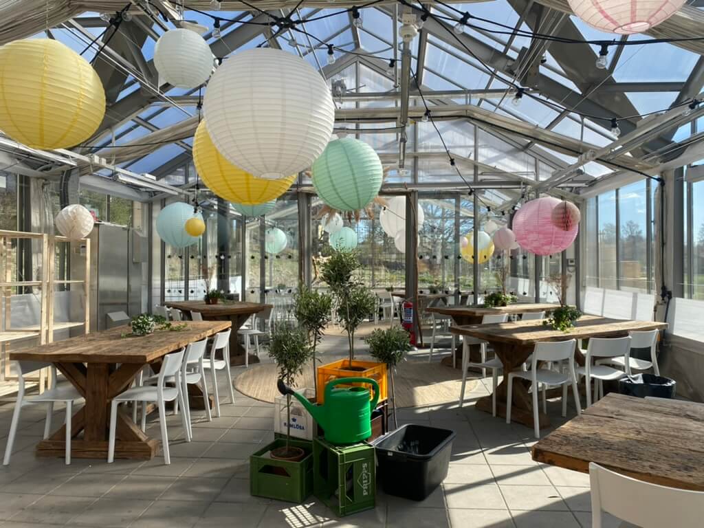 Växthuset på Nice Valley fungerar utmärkt för festliga kräftskivor i Stockholm