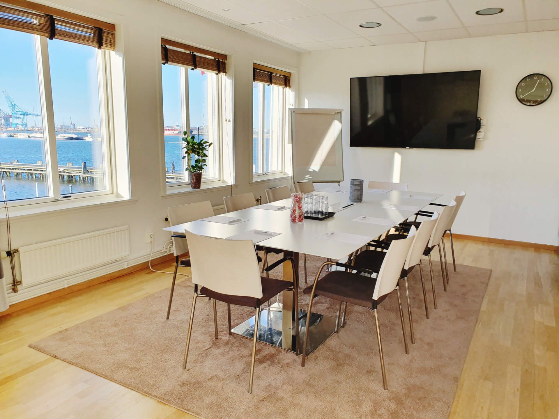 På Dockyard Hotel kan du arrangera ett möte som präglas av den friska doften från havet