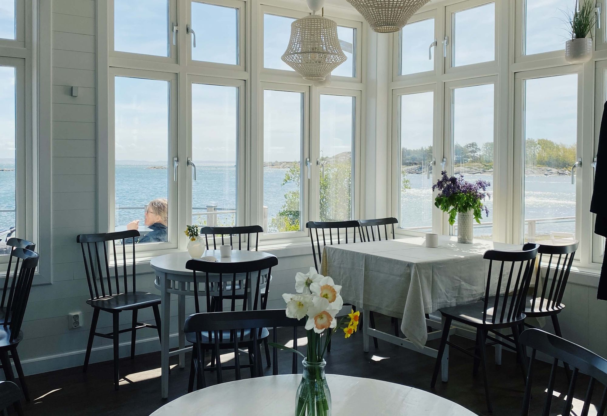 Samla nära och kära för begravningsfika i den friska havsluften på Popsicle Vrångö