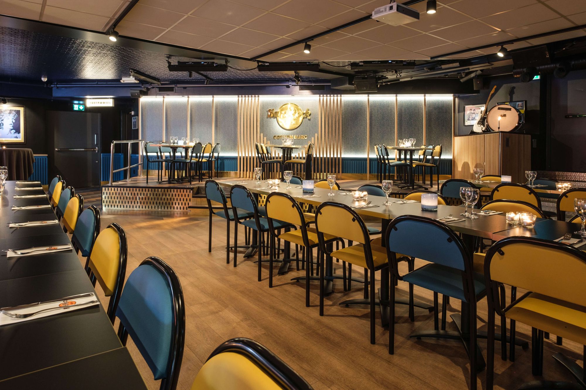 Loungen på Hard Rock Cafe är den perfekta lokalen för en festlig julmiddag