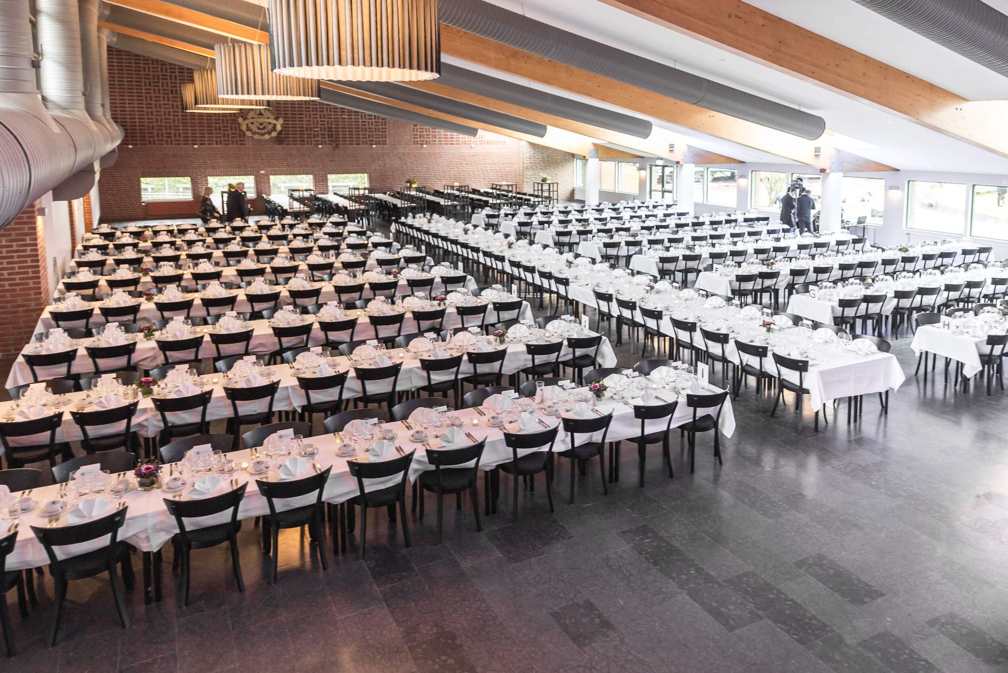 Arrangera en trevlig julfest med mingel och middag på Kårrestaurangen