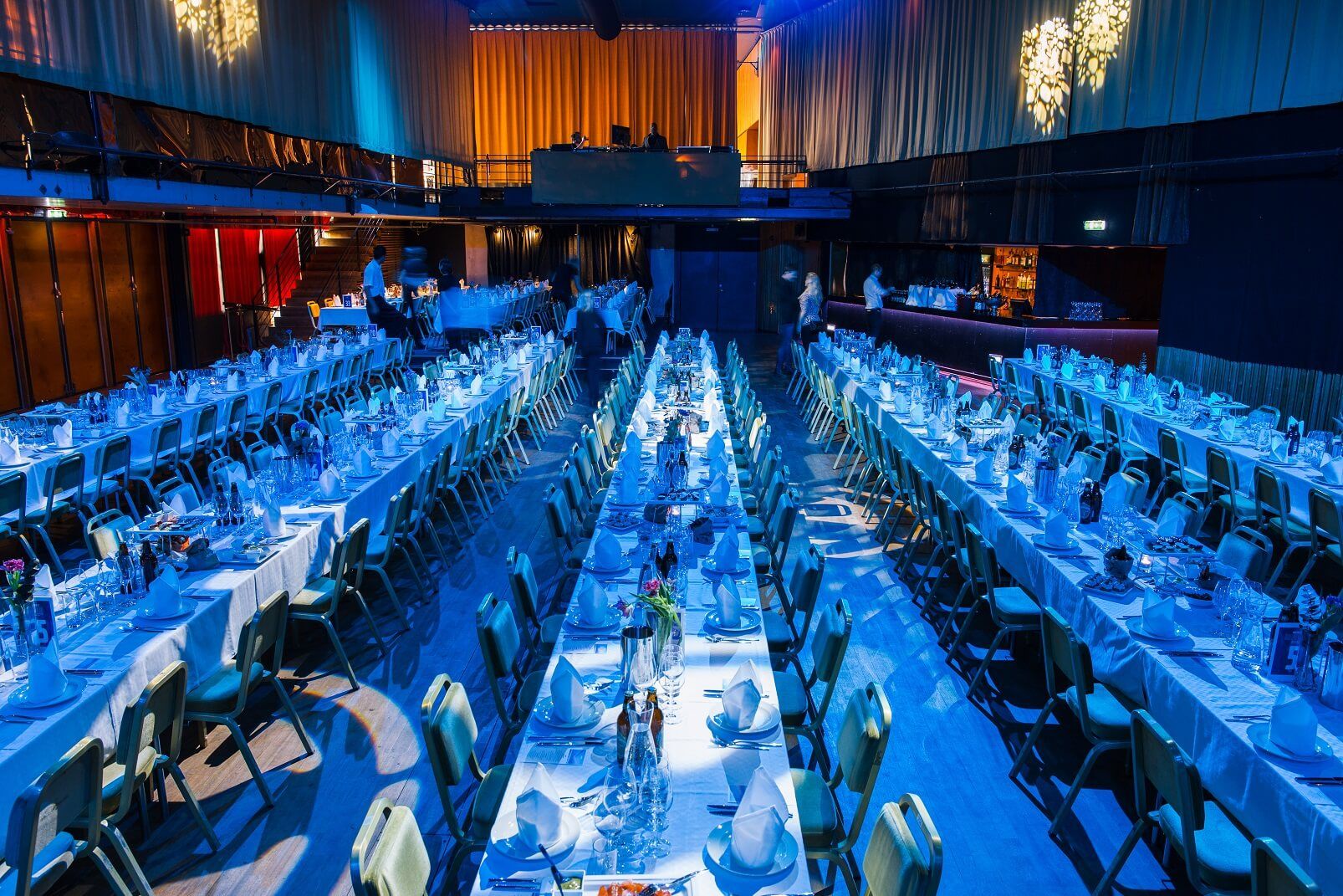 Arrangera en stor julfest och bjud in alla medarbetare till Trädgår´n