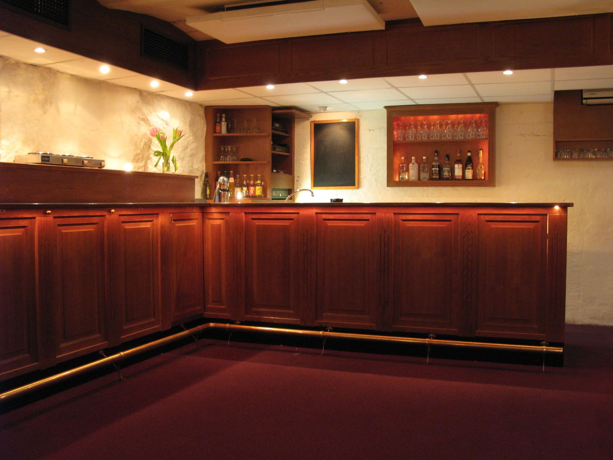 Den mysiga lokalen Källaren Peder Muur är ett bra alternativ för den årliga julfesten