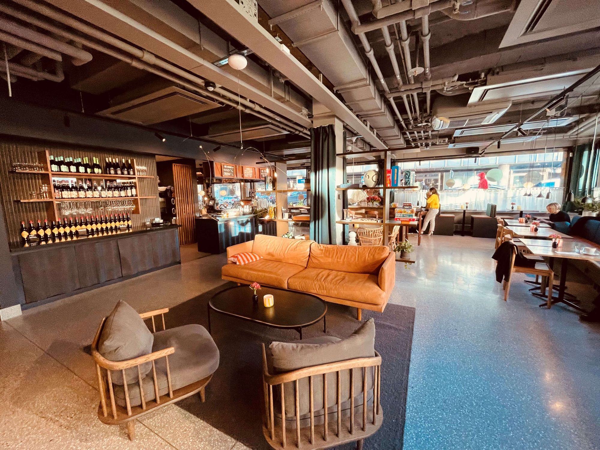 Arrangera ett företagsevent på &PLAY som dina kollegor sent kommer att glömma