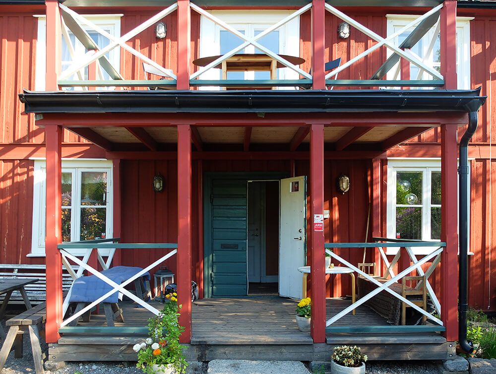 I Slipvillans stora trädgård kan ni arrangera roliga utomhusaktiviteter och grilla tillsammans