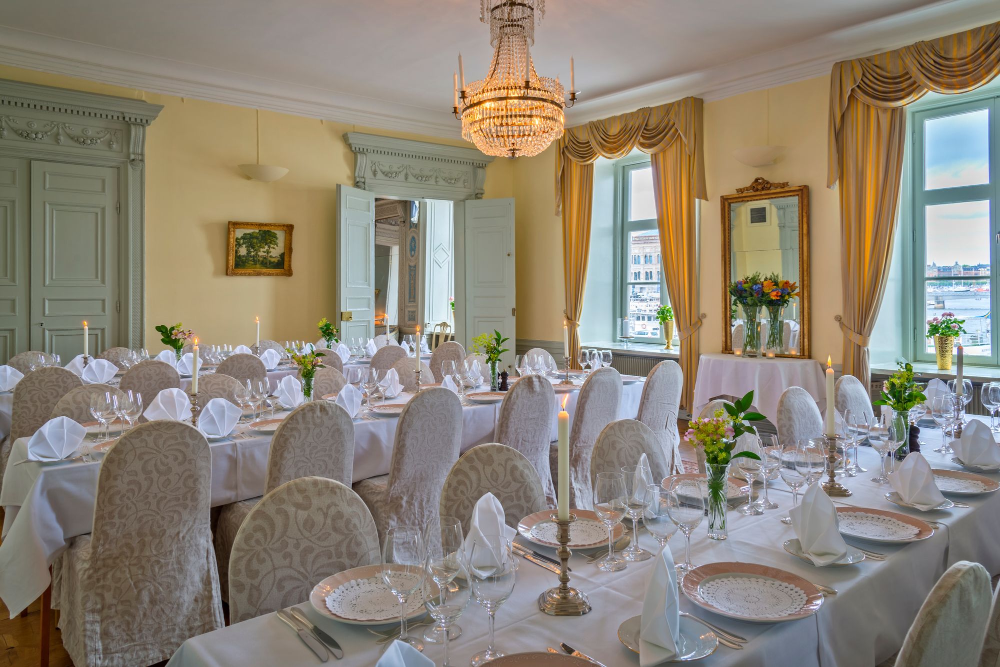 De eleganta salongerna från 1600-talet på Sjöfartshuset är perfekta för bröllopsfesten