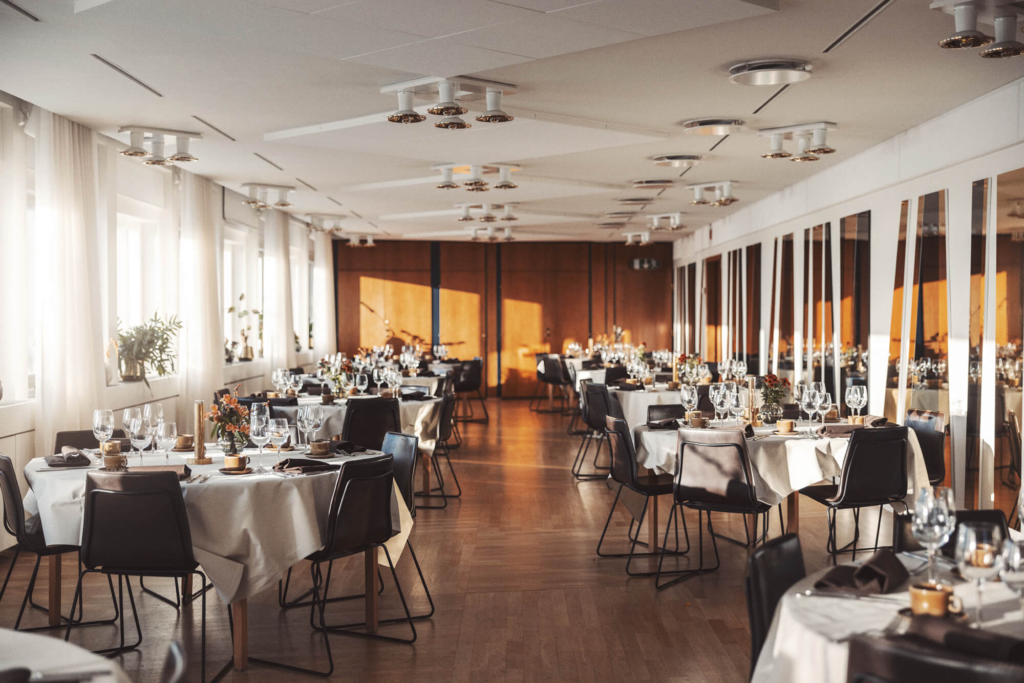 Festvåningen högst upp i Wenner-Gren Center fungerar utmärkt som bröllopslokal