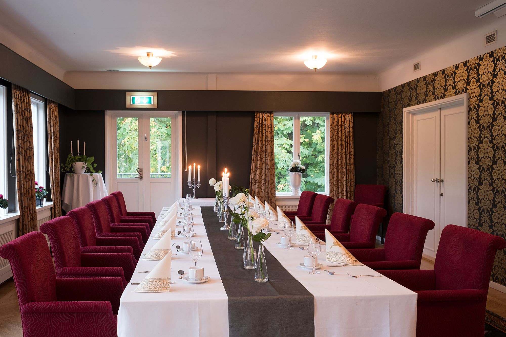 F44 är ett smakfullt inrett och privat rum på Villa Belparc i Göteborg