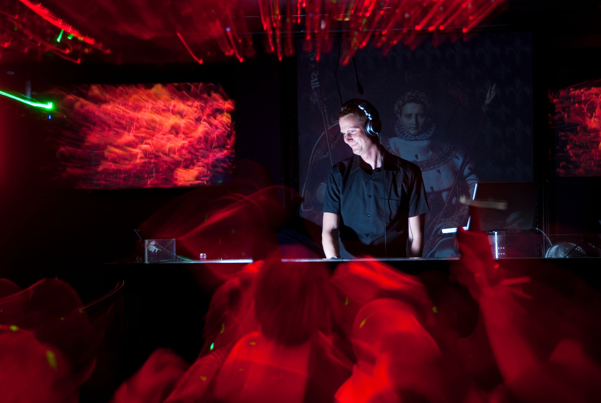 DJ Tomas Blommé från DJ.se spelar för publik