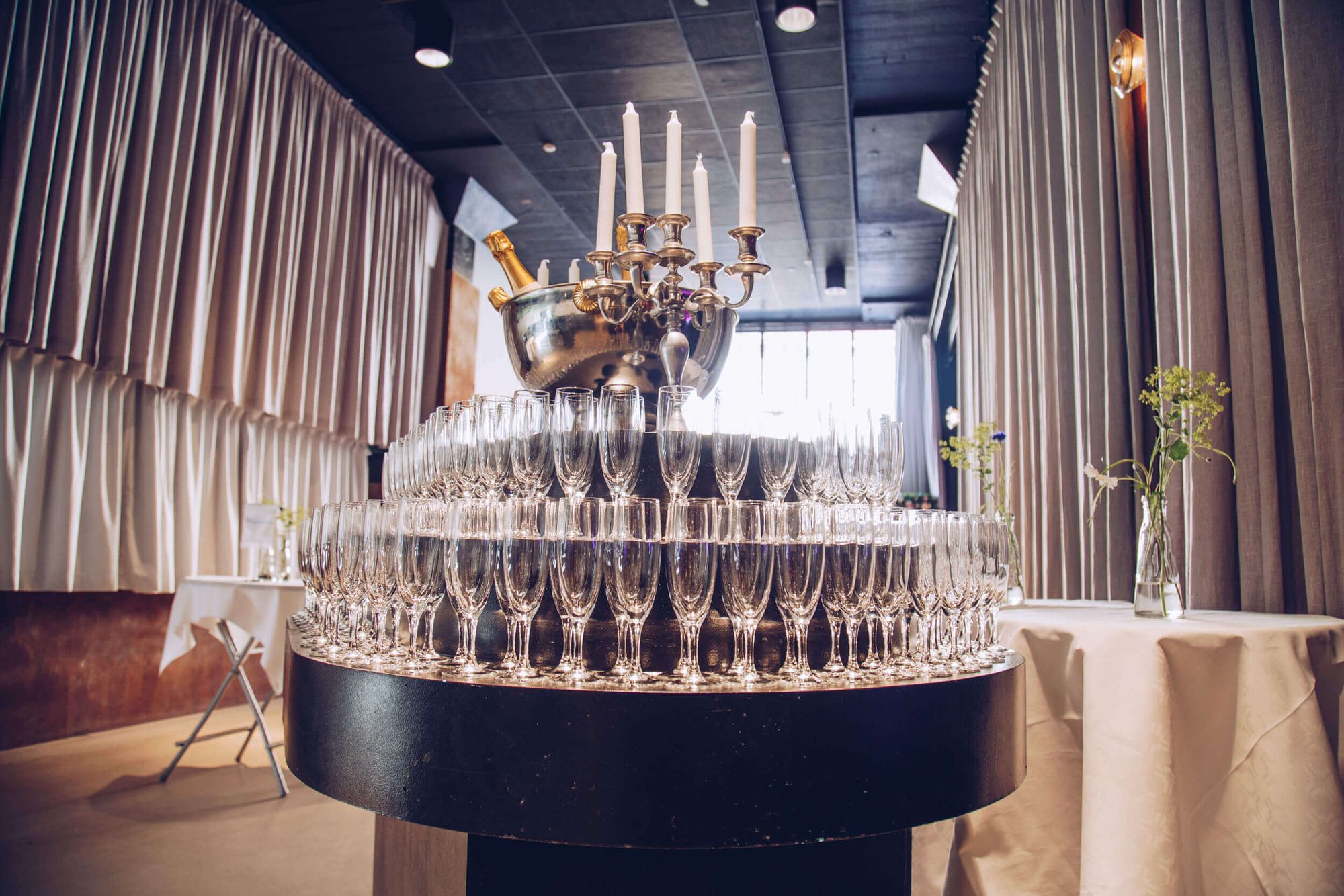 SurrArena är en dynamisk och innovativ eventlokal som ligger centralt i Göteborg