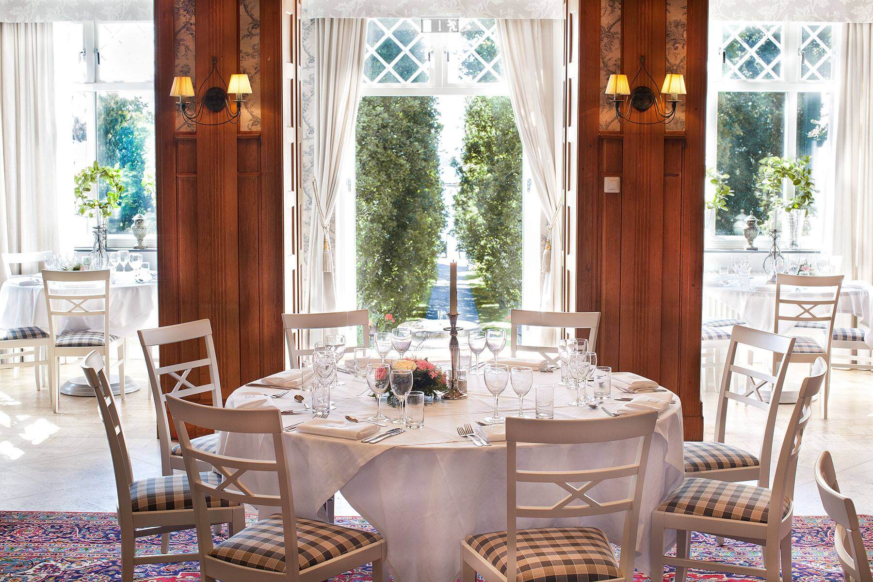 Ett bröllop på 1900-talsherrgården på Bergendal är som en resa genom historien