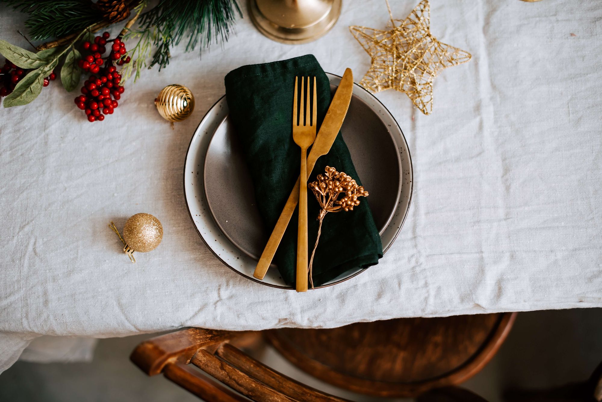 Våga kombinera olika typer av glas och porslin