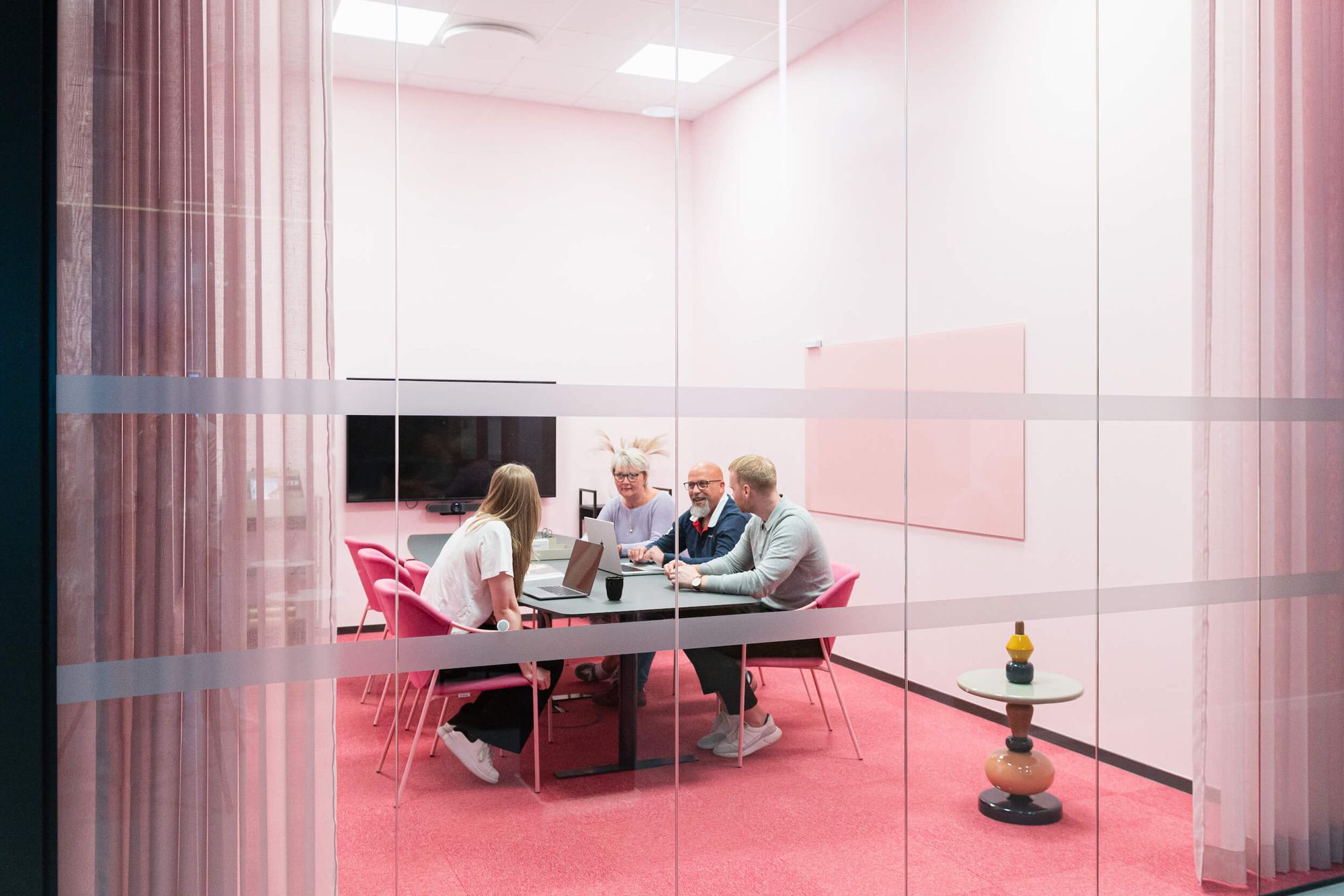 Think Pink är ett färgglatt mötesrum på Mindpark Hyllie som går helt i rosa