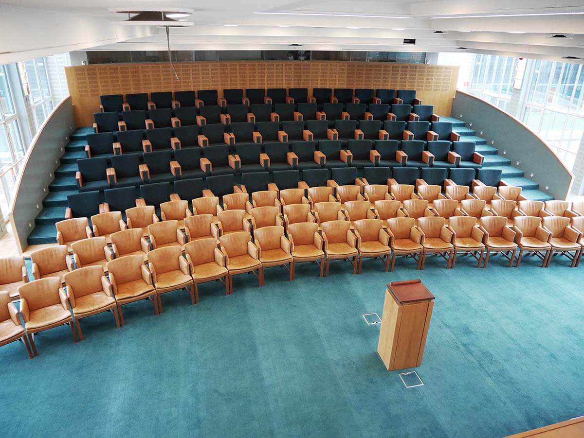 Aulan är en exklusivt inglasad hörsal med generöst insläpp av dagsljus