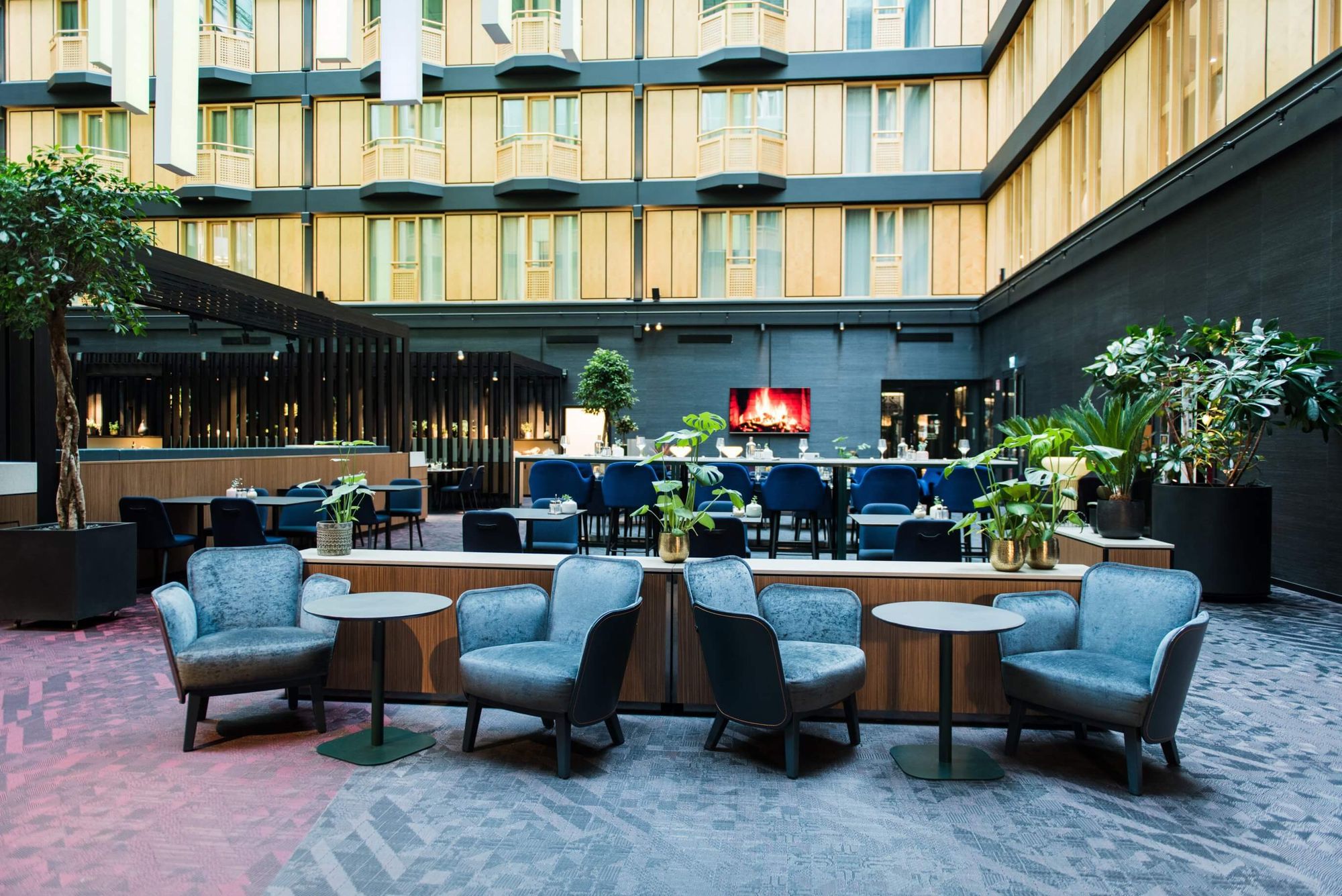 Eleganta och rymliga Atrium Bar & Restaurang erbjuder en mångsidig meny