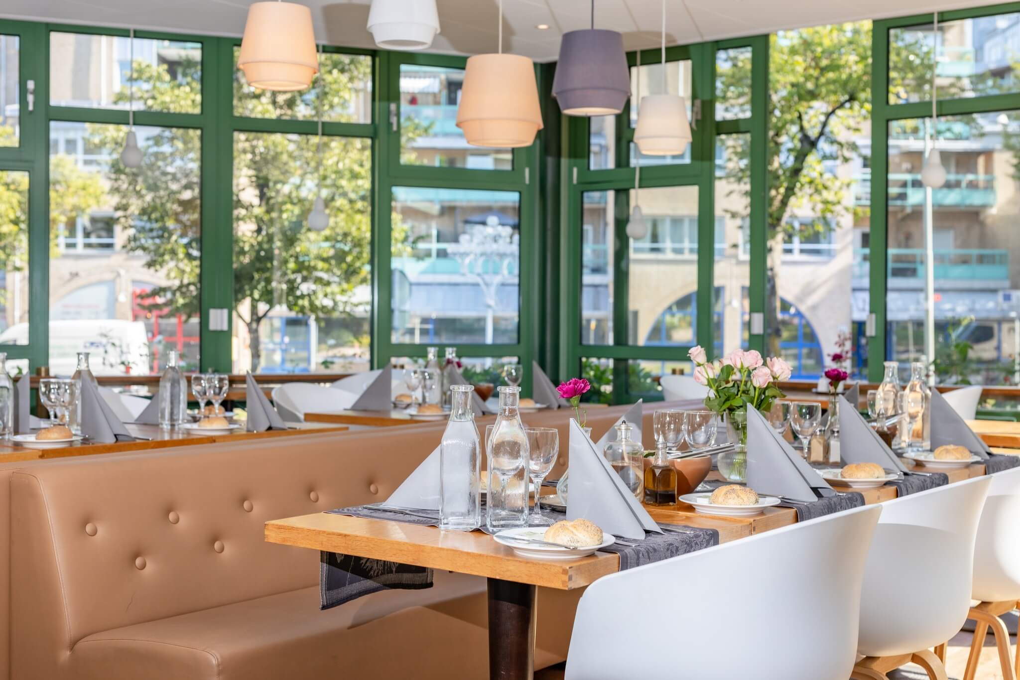 På Hotell Hedens restaurang finns utrymme för både mingel och sittande måltider